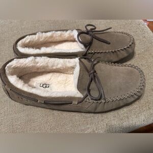 UGG DAKOTA ESPRESSO SHEARLING LINED SLIPPERS MOCCASIN